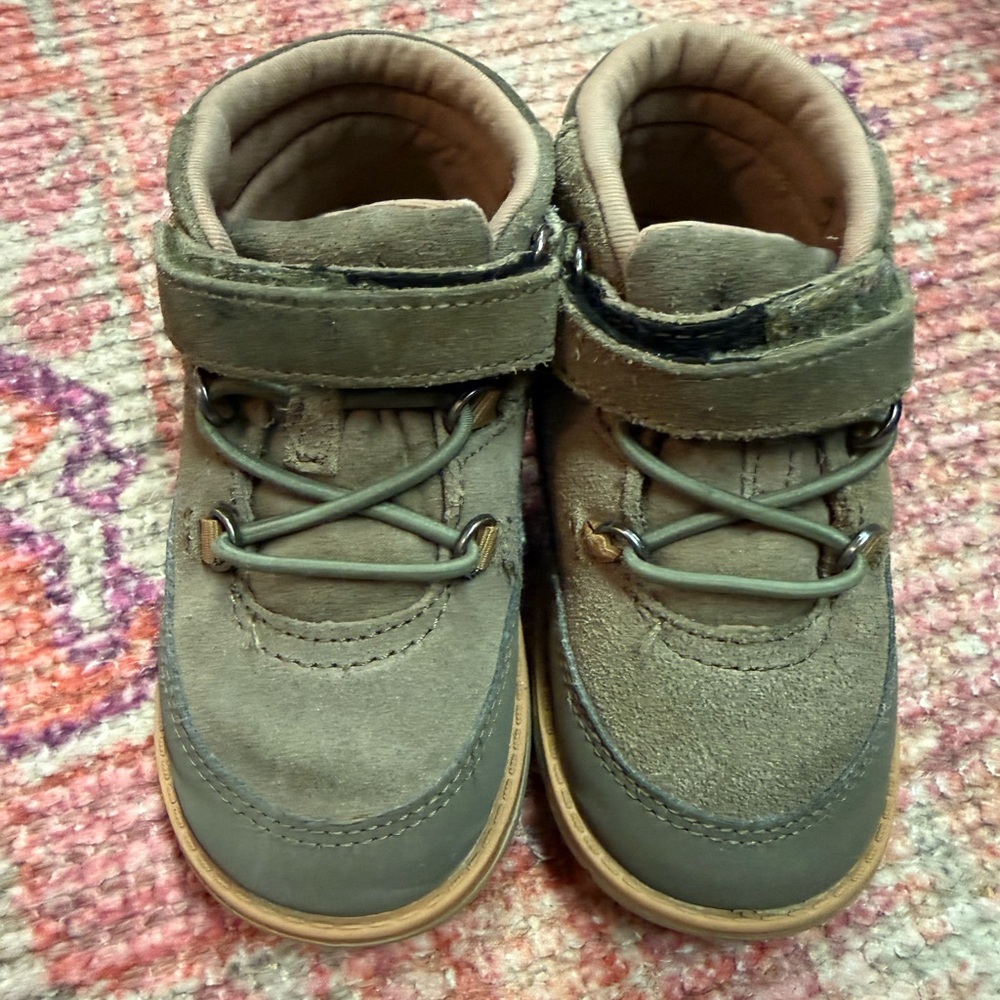 Stride Rite Brown Boots - size 8